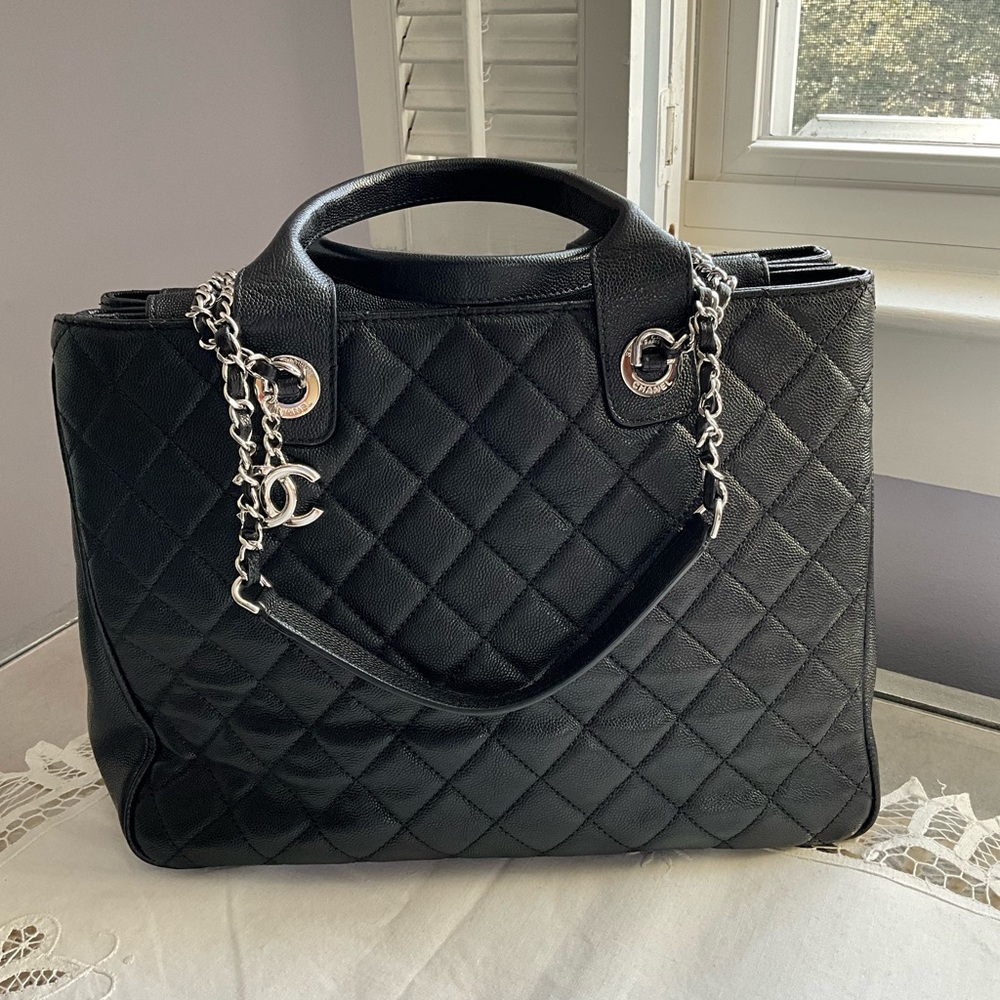 CHANEL 18P Urban Companion Caviar Quilted Shopping Tote